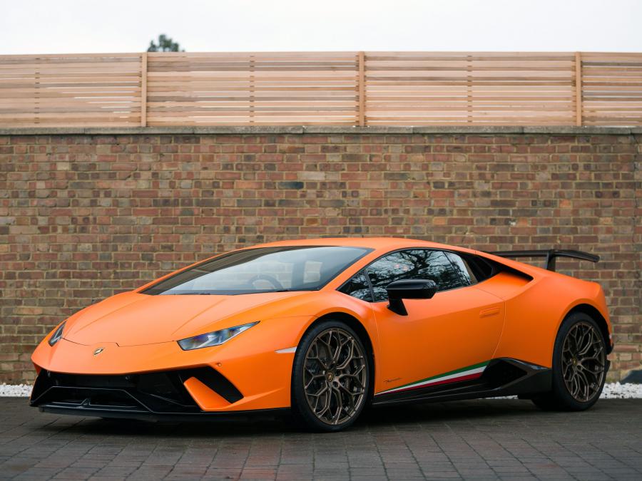  Lamborghini Huracan Performante (LB724) 2017 года  (UK) (фото 8 из 24)